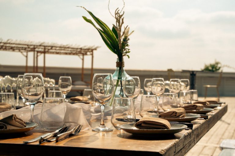 השכרת שולחנות עגולים